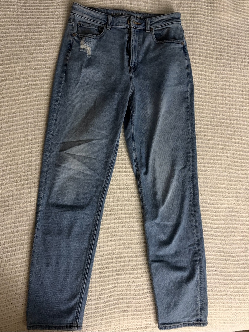 American Eagle Outfitters Women's Straight Leg Jeans in Medium Blue